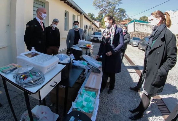 Ministerio de Salud entrega 8 respiradores y otros equipos para Hospital Integrado de CDE