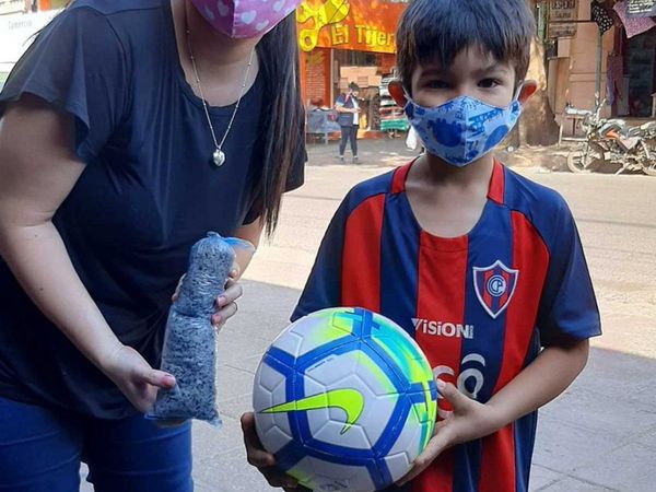 Preparó coco molido y cambió por una pelota