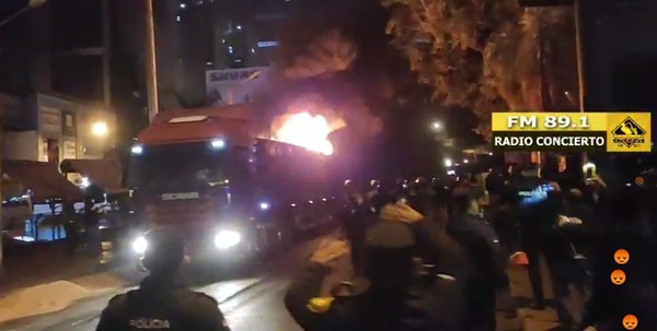 Prenden fuego a camión en CDE