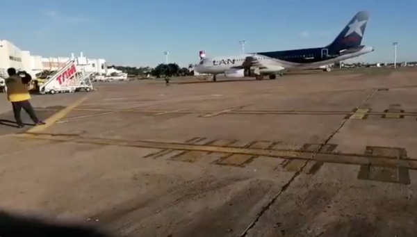 HOY / Casi cuatrocientos paraguayos volvieron hoy de Chile y Argentina
