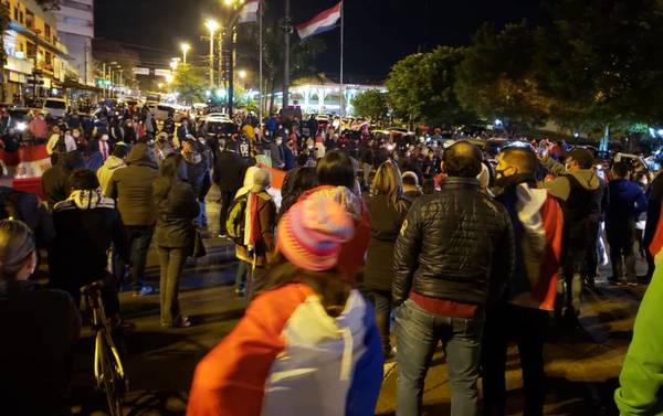 Disturbios en Ciudad del Este tras decisión de volver a cuarentena total