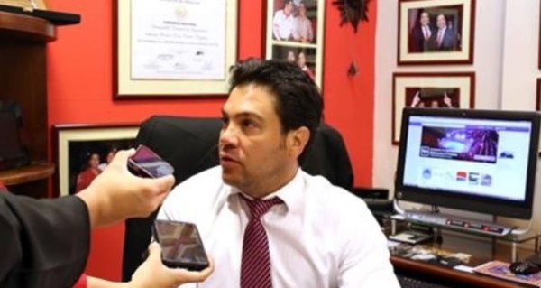 Óscar Tuma asevera que su cliente sólo dio hasta hoy el 30% de las pruebas contra Friedmann » Ñanduti