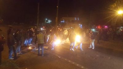 Bomberos asistieron a dos heridos y denuncian que manifestantes los amenazan - Nacionales - ABC Color