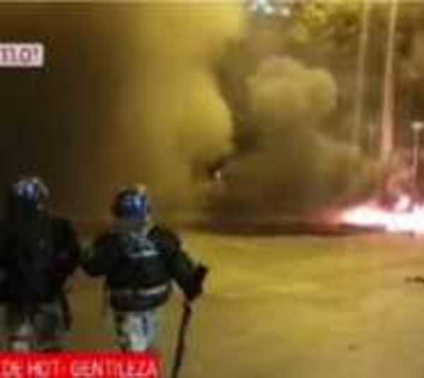 Violenta protesta en CDE contra cuarentena total  - Paraguay.com