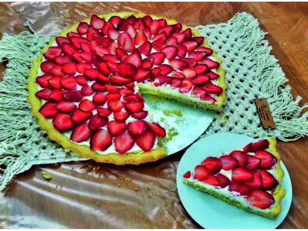 Tarta de frutilla con chantilly