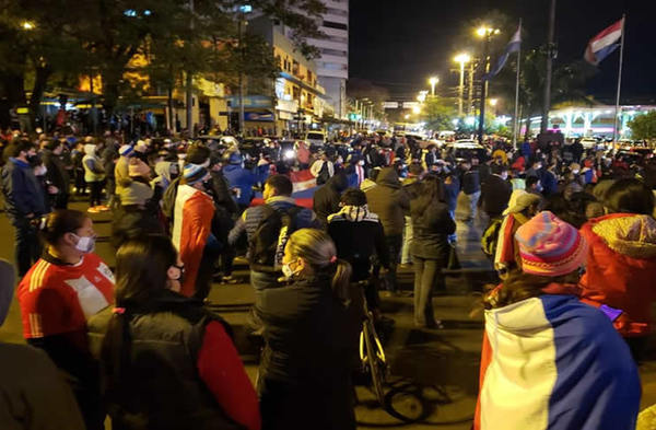 Protestas en CDE terminaron con 57 detenidos, varios heridos y cuantiosas pérdidas - Megacadena — Últimas Noticias de Paraguay