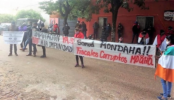 Pobladores de Arroyito exigen imputación del intendente, acusado de vaciar la Municipalidad - La Mira Digital