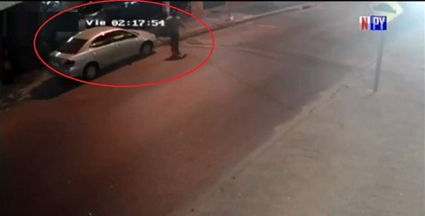 En menos de 3 minutos le roban el auto frente a su casa | Noticias Paraguay