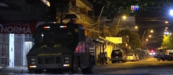Policía refuerza seguridad del Mercado 4 por temor a saqueos | Noticias Paraguay