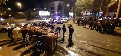Policía, en alerta por si en Asunción también se registren disturbios - Nacionales - ABC Color