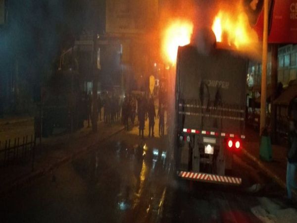 Crisis en Ciudad del Este: "comerciantes están preocupados, hubo mucho saqueo" · Radio Monumental 1080 AM