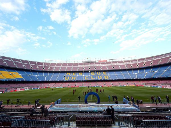 El Barça confía en que el partido ante el Nápoles se juegue en el Camp Nou
