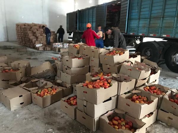 Incautan tomate y azúcar de contrabando en Coronel Oviedo - Nacionales - ABC Color