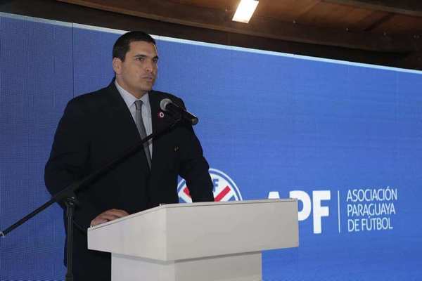 Negocio del fútbol de nuevo en jaque: APF analiza parar de nuevo la pelota - ADN Paraguayo