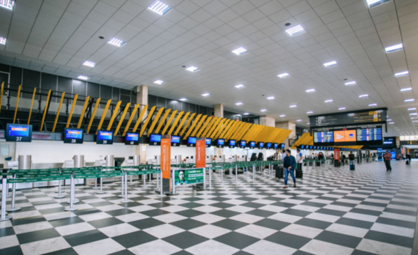HOY / Brasil abrirá sus fronteras y permitirá el ingreso de extranjeros vía aérea