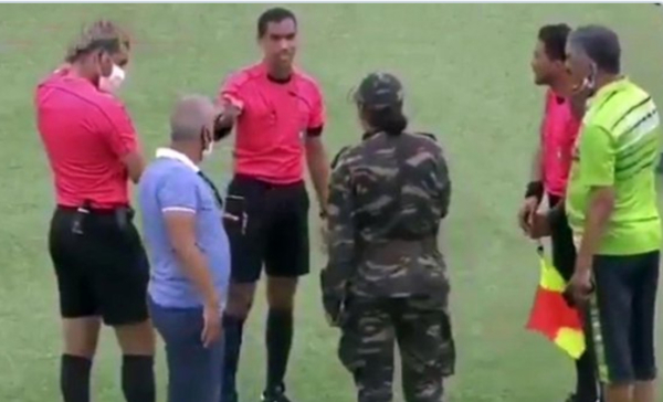 Covid positivo en pleno partido en Marruecos