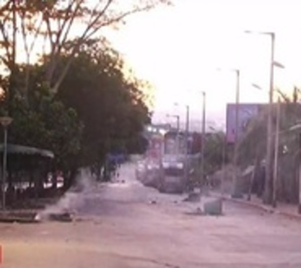 Comercios saqueados y calles destrozadas, el día después en CDE - Paraguay.com
