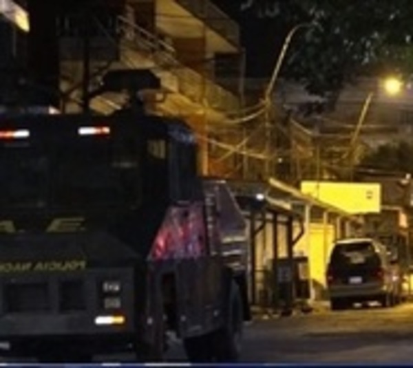 Policía refuerza seguridad del Mercado 4 por temor a saqueos - Paraguay.com