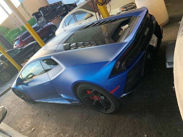 Gastó fondos de ayuda por Covid-19 en un Lamborghini