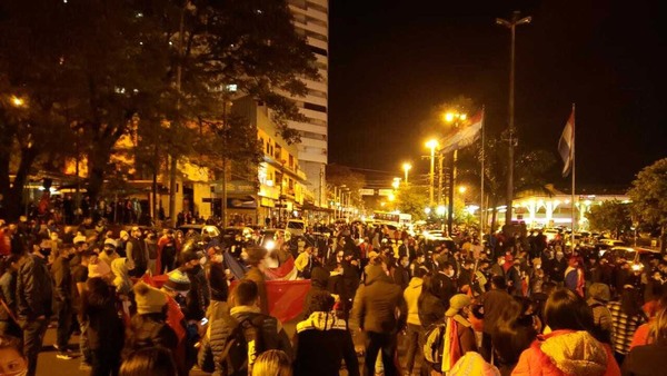 EL HAMBRE Y LAS DEUDAS DETONARON REACCIÓN CIUDADANA EN CDE, SEGÚN COMERCIANTES