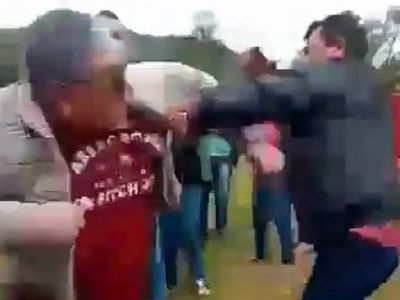 Intendente de Zanja Pytã agredió a un hombre durante un acto  - Nacionales - ABC Color