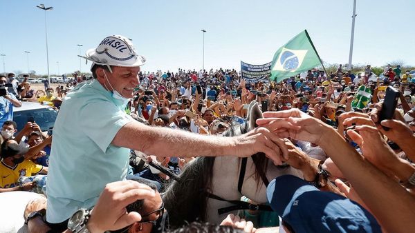 Bolsonaro se quita la mascarilla en su primer evento público tras superar el coronavirus - Digital Misiones