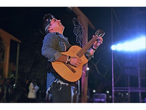 Esta noche arranca La gala del requinto en la Costanera