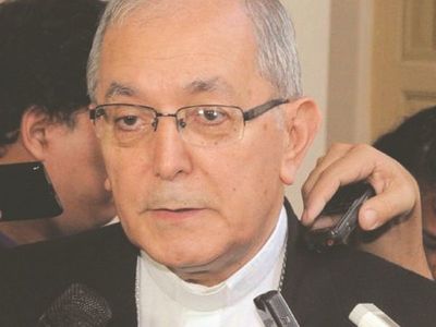 Arzobispo declara hoy en juicio contra pa'i