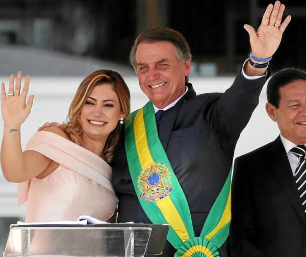 Esposa de Bolsonaro dio positivo a Covid-19