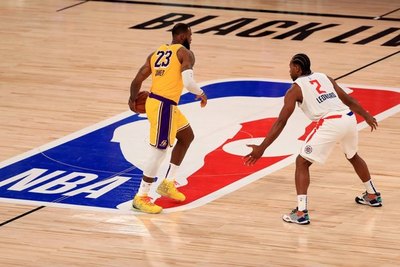 Magia de LeBron en el triunfo de Lakers sobre Clippers