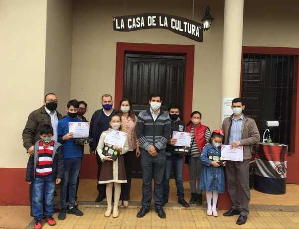 PREMIAN A GANADORES DE CONCURSO DE ARTE