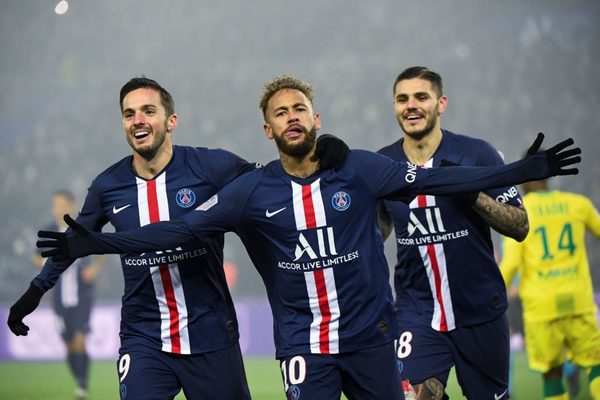 Bundesliga y Ligue 1 empujan propuesta con fans en estadios