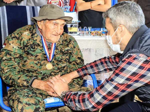 En homenaje a excomabatiente, Abdo vuelve a hablar sobre la unidad