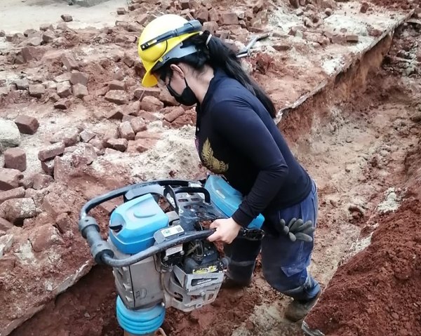 (VIDEO) Kuña mbarete se destaca en las obras | Crónica