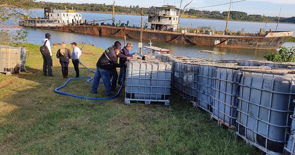 Evitan desastre ecológico: extraen a tiempo aceite de barco varado en Itapúa