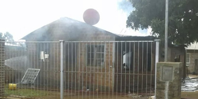  VIVIENDA ARDIÓ EN LLAMAS EN B° SAN JUAN DE CAMBYRETÁ. 