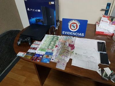 Compró play y compu con tarjeta clonada, dueño pilló y le cayó la poli
