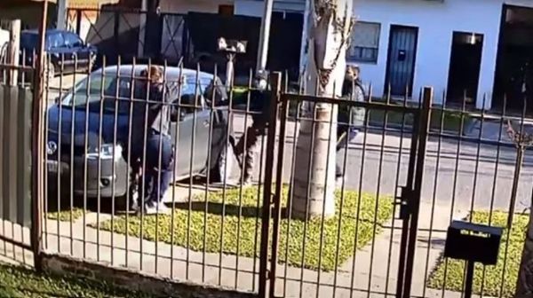 Argentina: Salió a trabajar y le robaron el auto con su hijo adentro, luego arrojaron al nene a la calle