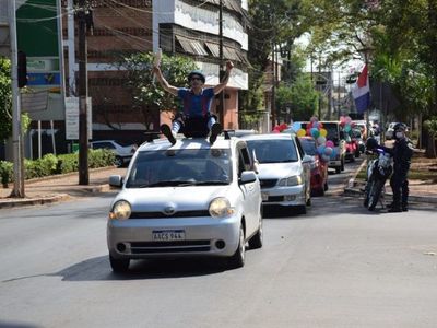Colorida manifestación en Alto Paraná