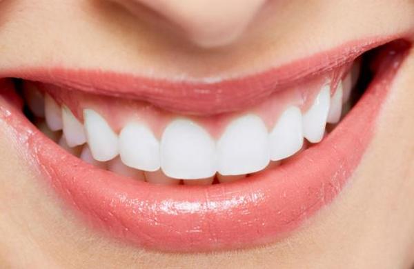 El significado oculto de soñar que se te caen los dientes - SNT