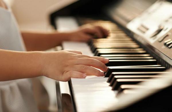 Investigadores aseguran que aprender música no hará más inteligente a tu hijo - C9N