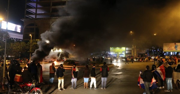Noche de furia en CDE: imputan a 36 personas por destrozos y vandalismo