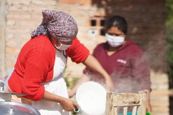 Documental muestra la historia detrás de las ollas populares