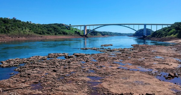Unas 150.000 toneladas de soja varadas por bajo caudal del río