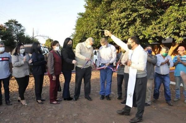 Municipalidad y Gobernación habilitaron 13 mil metros cuadrados de pavimentación en Amistad II