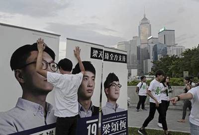 Hong Kong retrasa un año sus elecciones tras vetar a candidatos de la oposición
