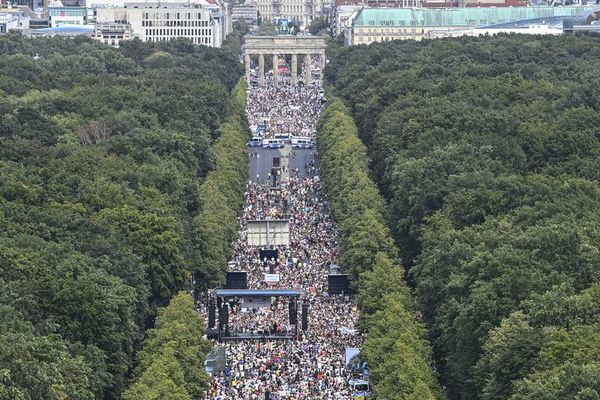 Miles de personas en Berlín protestan contra restricciones por coronavirus - Mundo - ABC Color