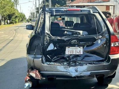 Motociclista fallece tras chocar contra una camioneta en Asunción