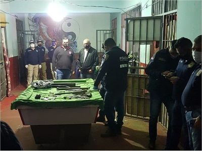 Incautan varios estoques tras allanamiento en cárcel de PJC