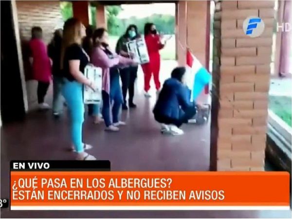 Albergados protestan por falta de resultados de Covid-19